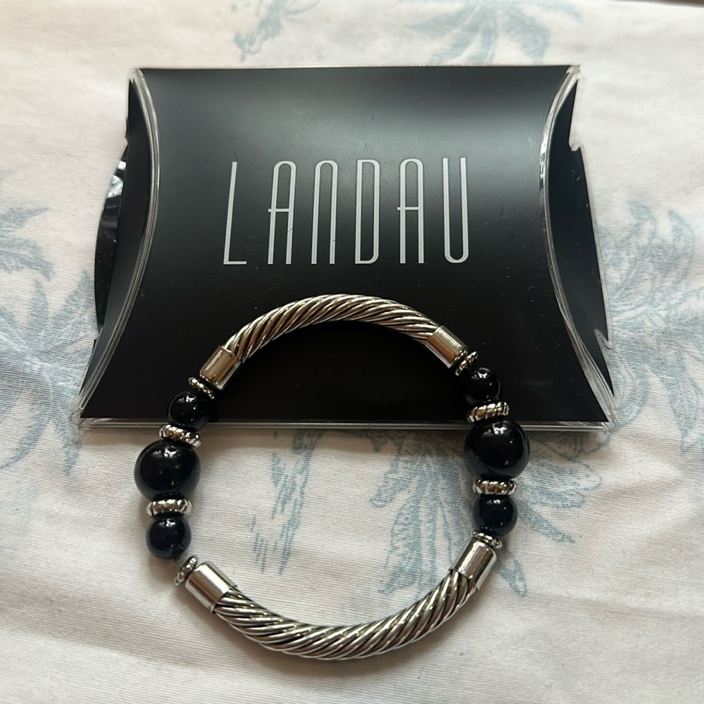 Landau Silver & Black Beaclet